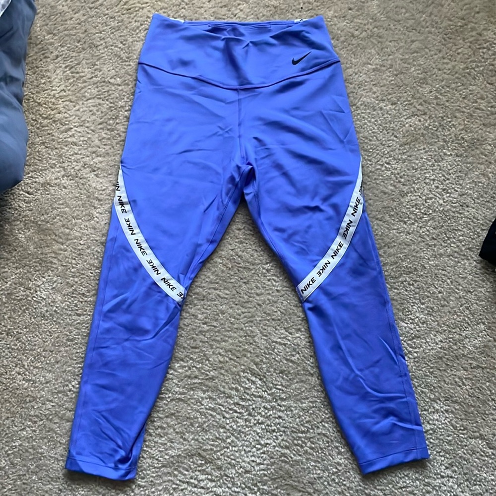 The Nike One Mid-rise Training Leggings
